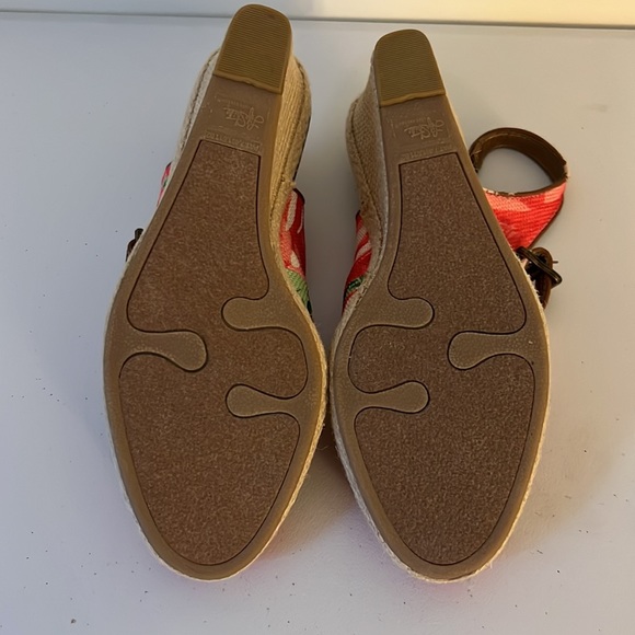 Life Stride Countess Floral Mary Jane Wedges - Picture 7 of 12